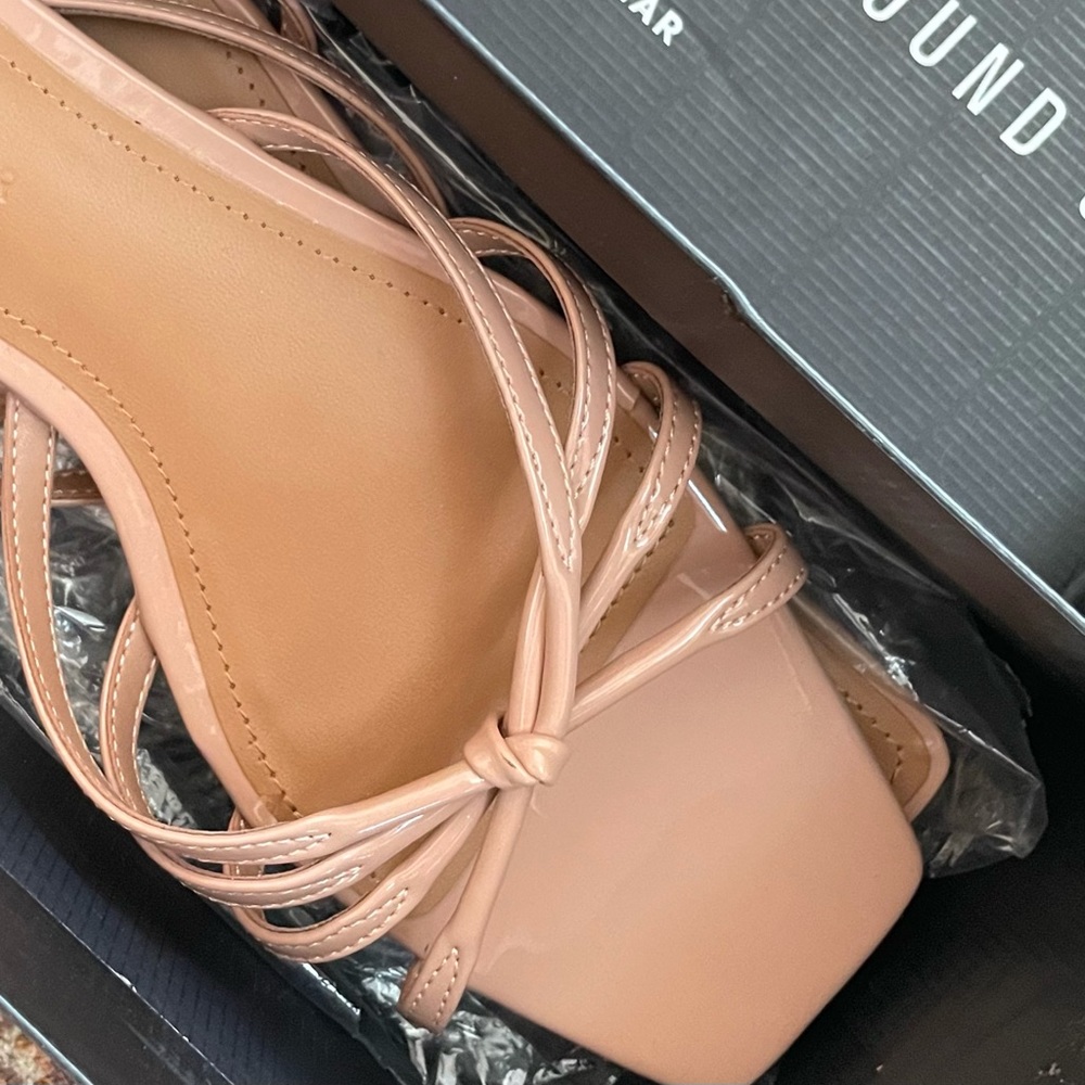 Who What Wear Ericka Sandals NWT sz 9M